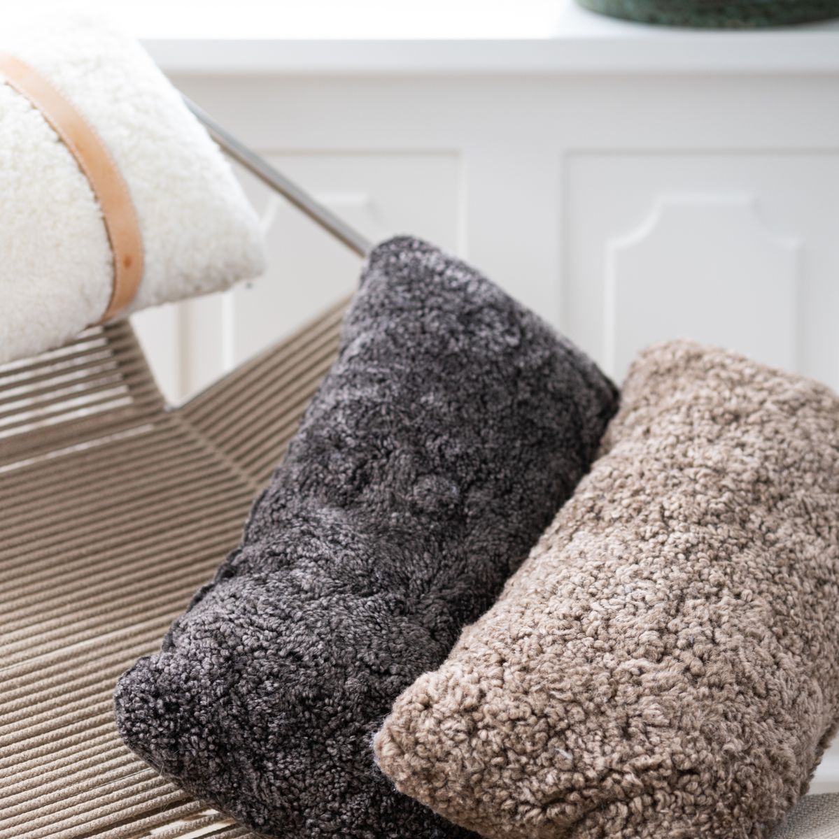 Lammfellkissen | Kurzhaar | Neuseeland | Doppelseitig | 30x60 cm Anthrazit