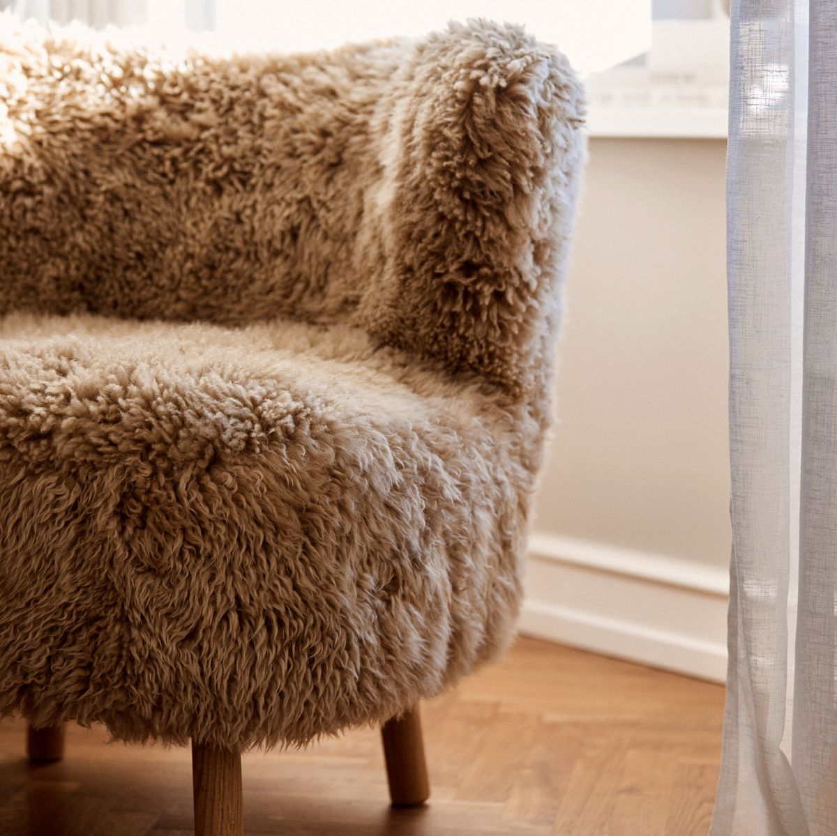 Emil Loungesessel | Langhaar | Design Möbel Honig