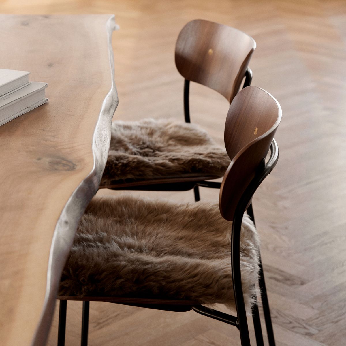 Sitzkissen Lammfell | Langhaar | Zero Waste | 35x35 cm Schwarz