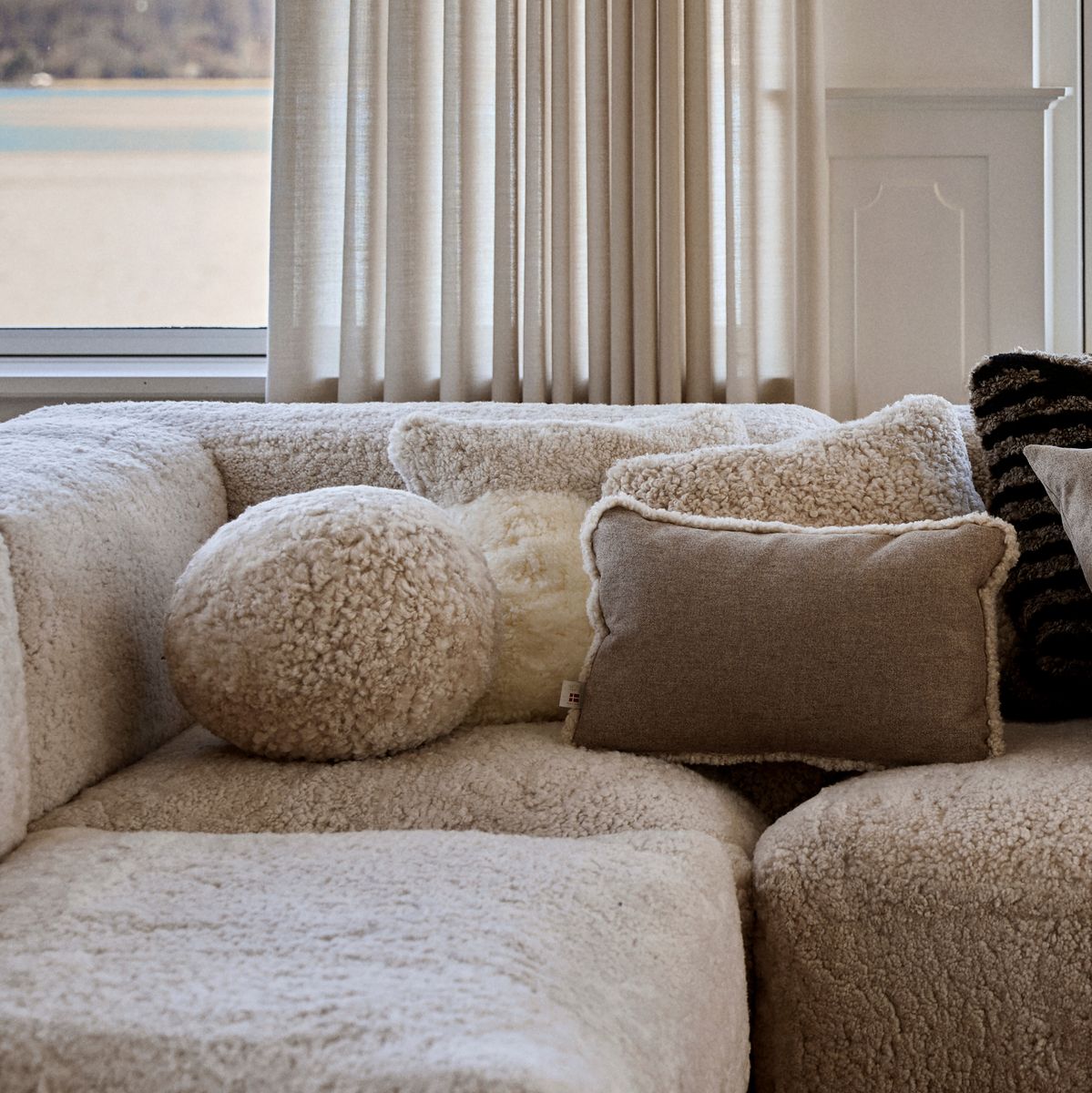 Angelite Kissenball | Kurzhaar | Neuseeland | D25/30/35 cm Schwarz