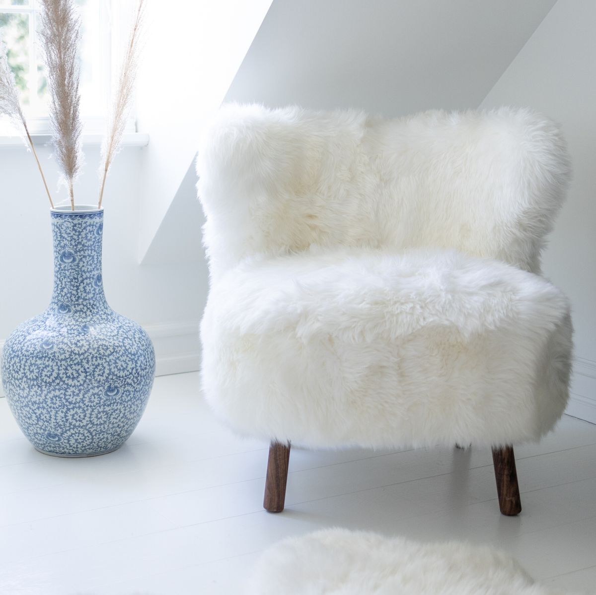 Emil Loungesessel | Langhaar | Design Möbel Honig