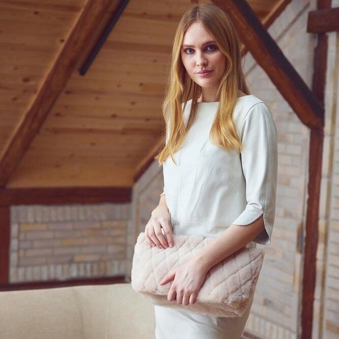 Hannah Clutch | Lammwolle Beige