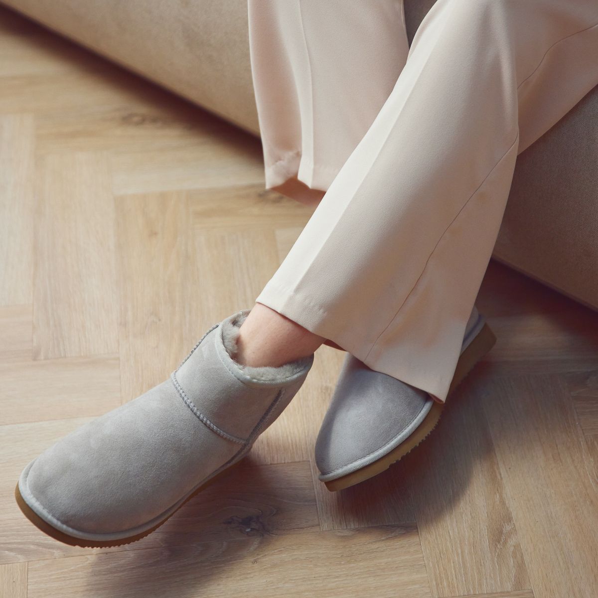 Mini Boot | Wildleder, Lammwolle Schwarz