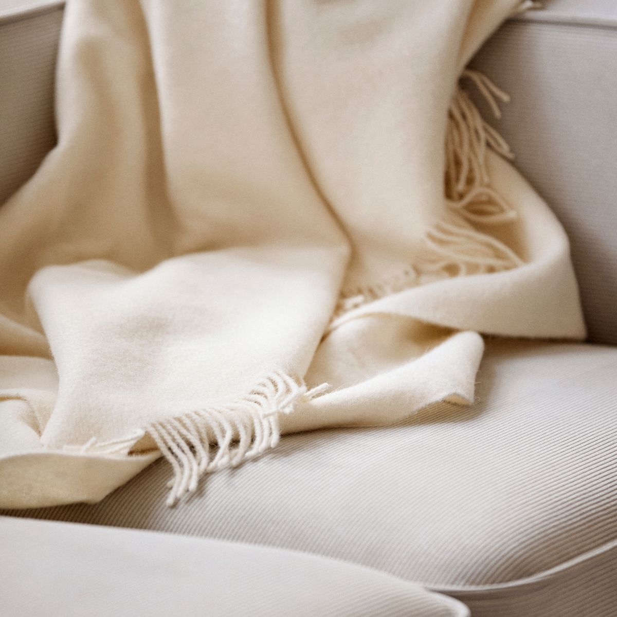 Julia Decke | 50% Alpaka Wolle, 50% Lammwolle | 130x200 cm Dunkelbraun