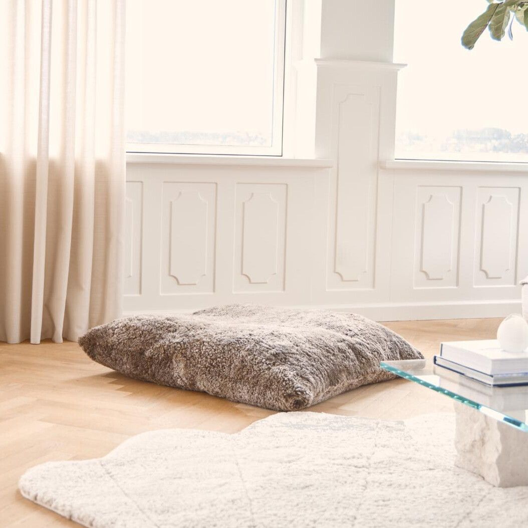 Maxi Float Lammfellkissen | Kurzhaar | Neuseeland | Doppelseitig | 90x90 cm Anthrazit