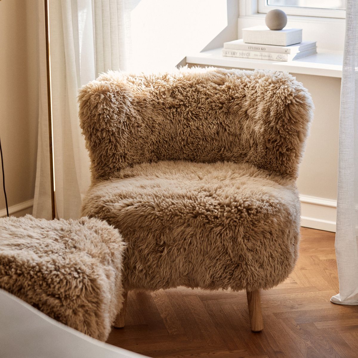 Emil Loungesessel | Langhaar | Design Möbel Honig