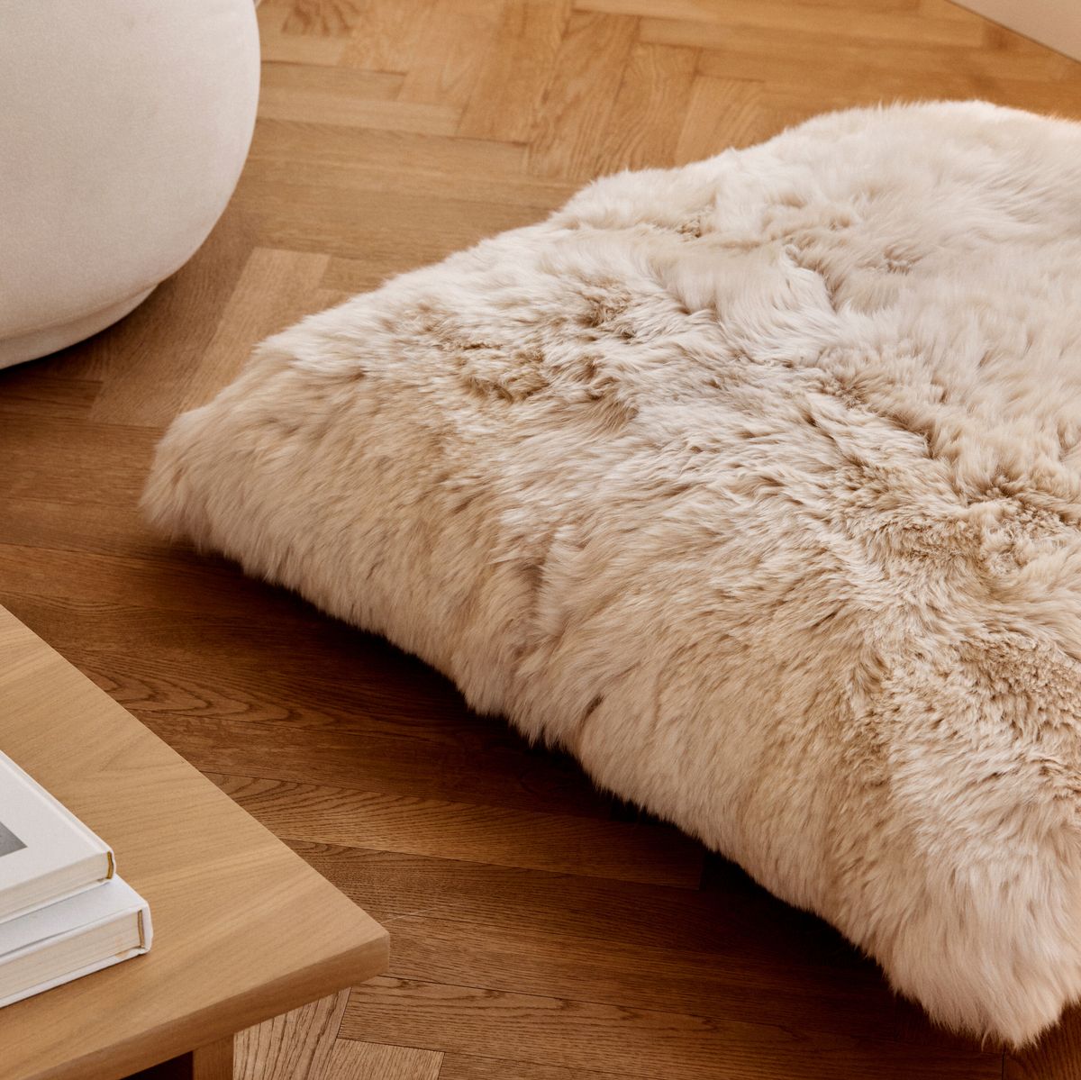 Maxi Float Lammfellkissen | Langhaar | Neuseeland | Einseitig | 90x90 cm Schwarz