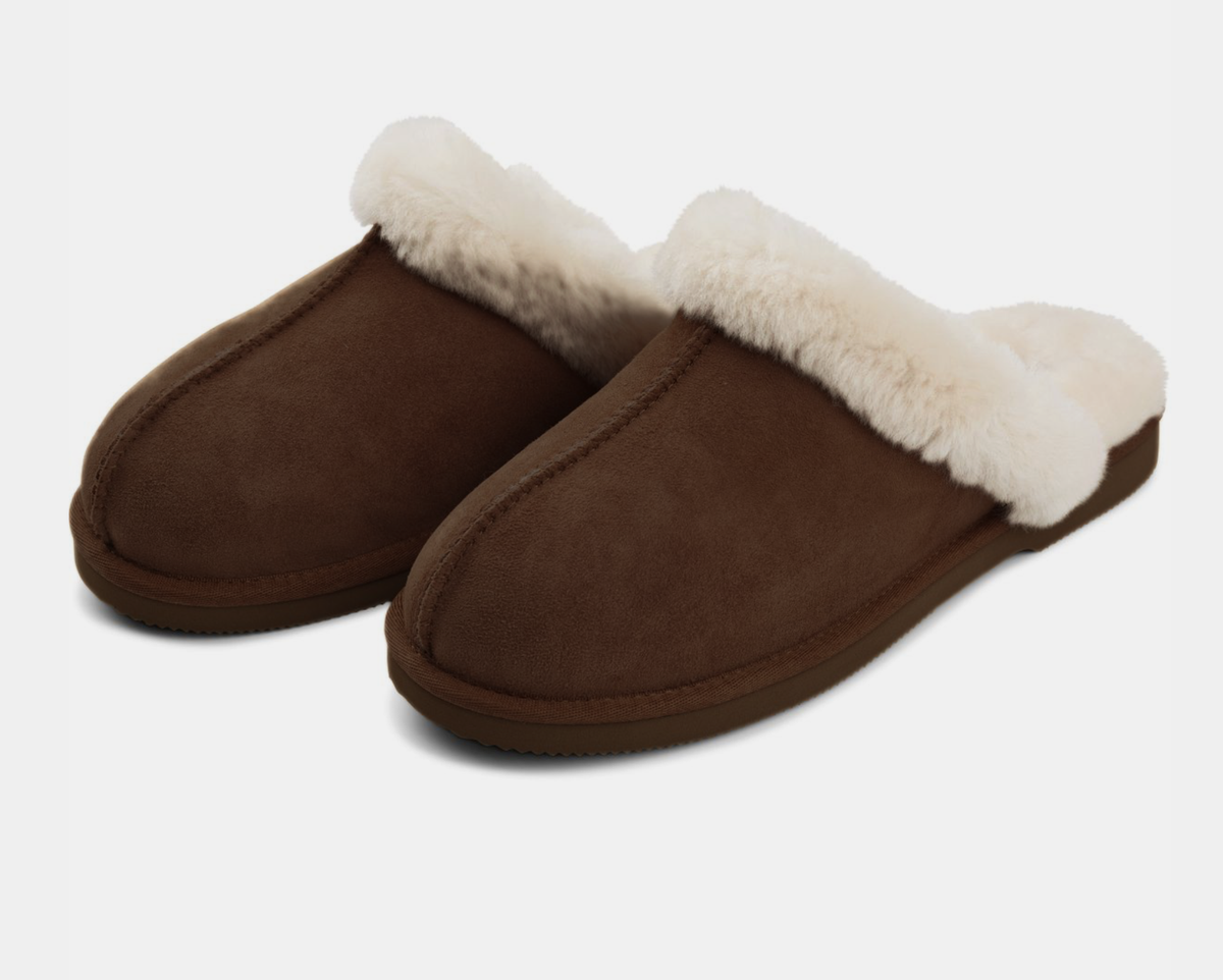 Fluffy Curly Slippers | Lammfell Schokolade