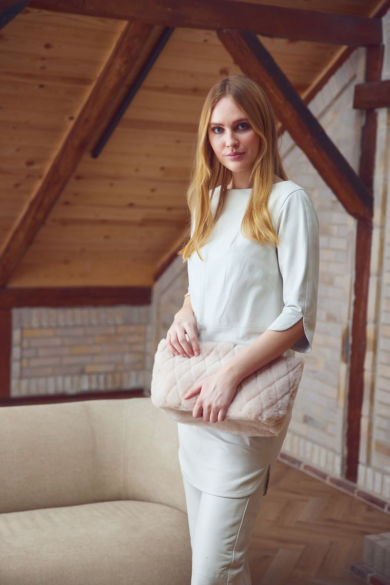 Hannah Clutch | Lammwolle Beige