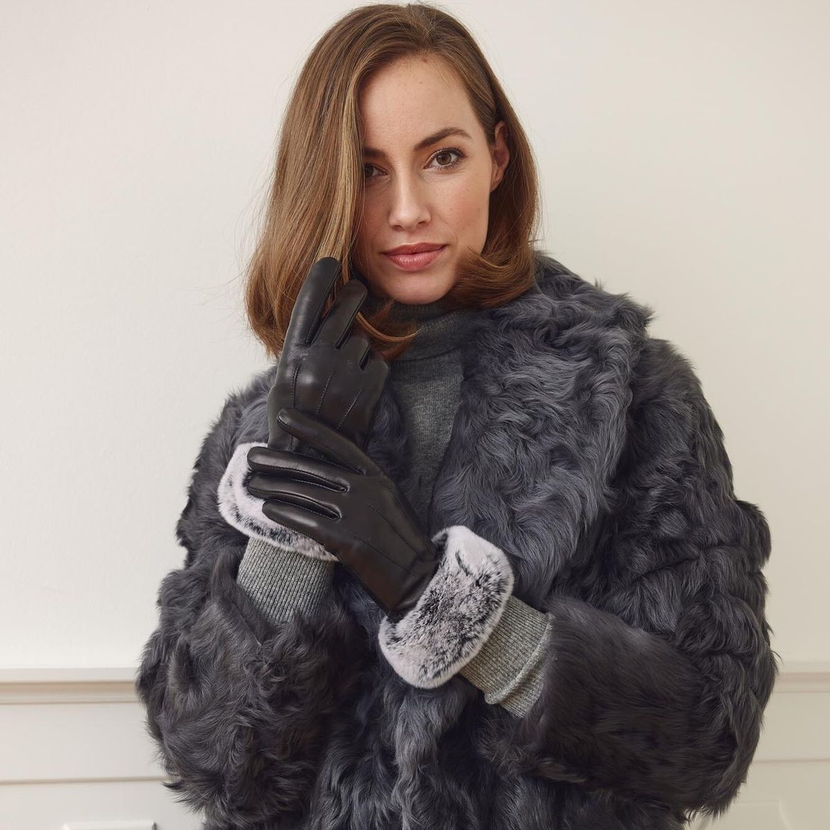 Kassandra Handschuhe | Lammfell, Kaninchen Schwarz/Schneespitze