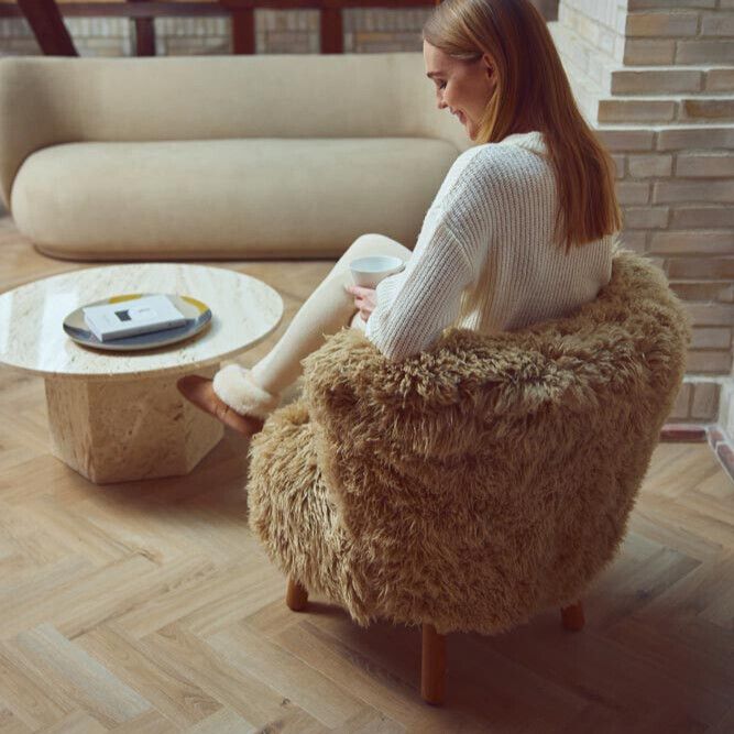Emily Loungesessel | Langhaar | Design Möbel Honig