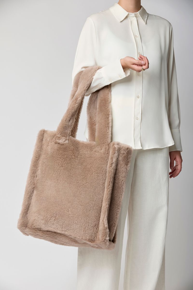 Maxi Glory Shopper | Lammfell Stucco Sand