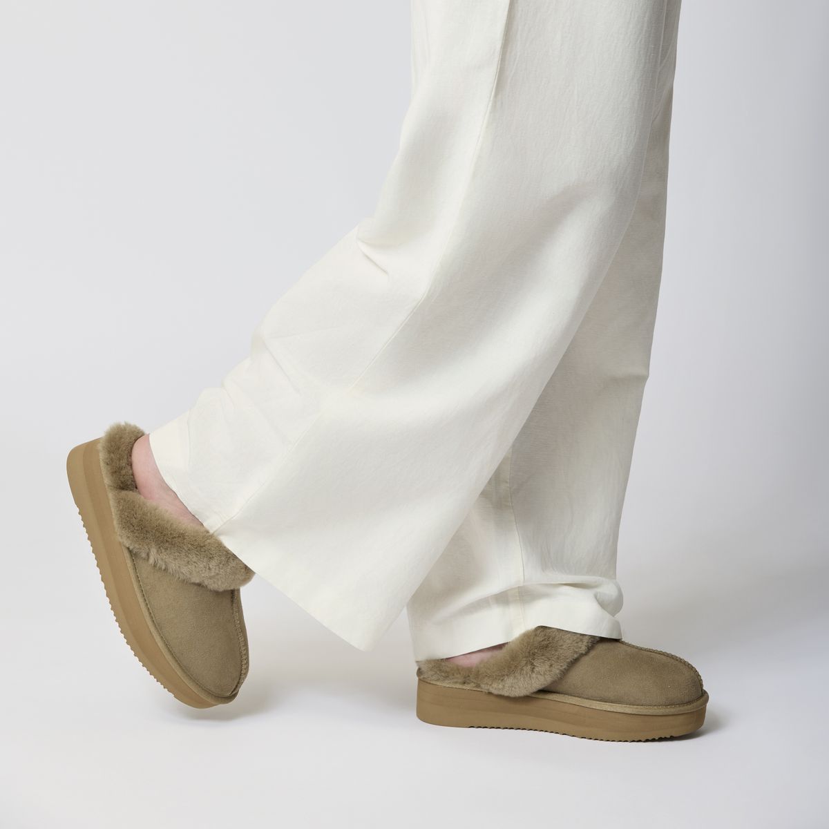 Plateau Slipper | Wildleder, Lammfell Kastanie