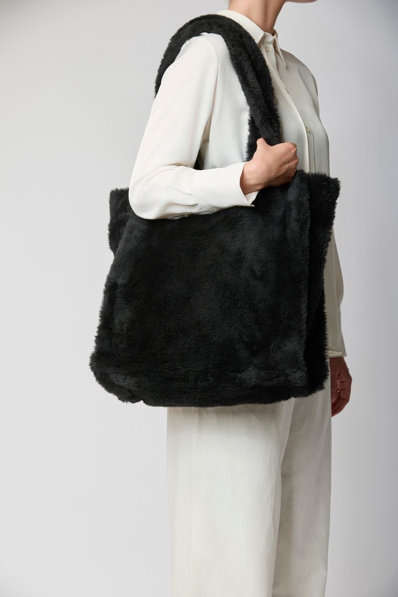 Maxi Glory Shopper | Lammfell Schwarz