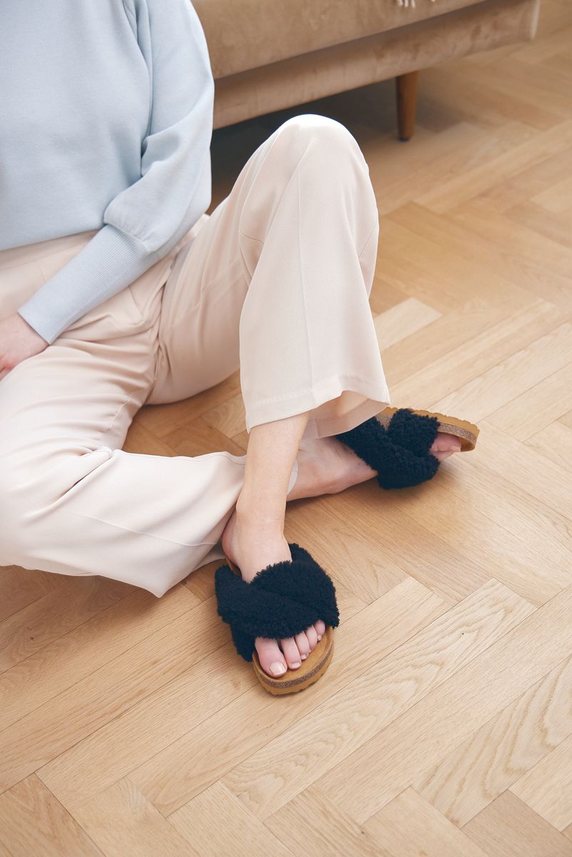 Lilly Cross Slippers | Lammwolle, Kork