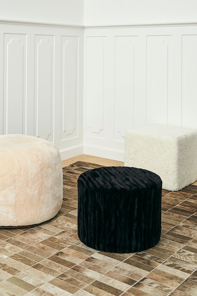 Lammfell Pouf | Kurzhaar | Neuseeland | 40x40x35 cm