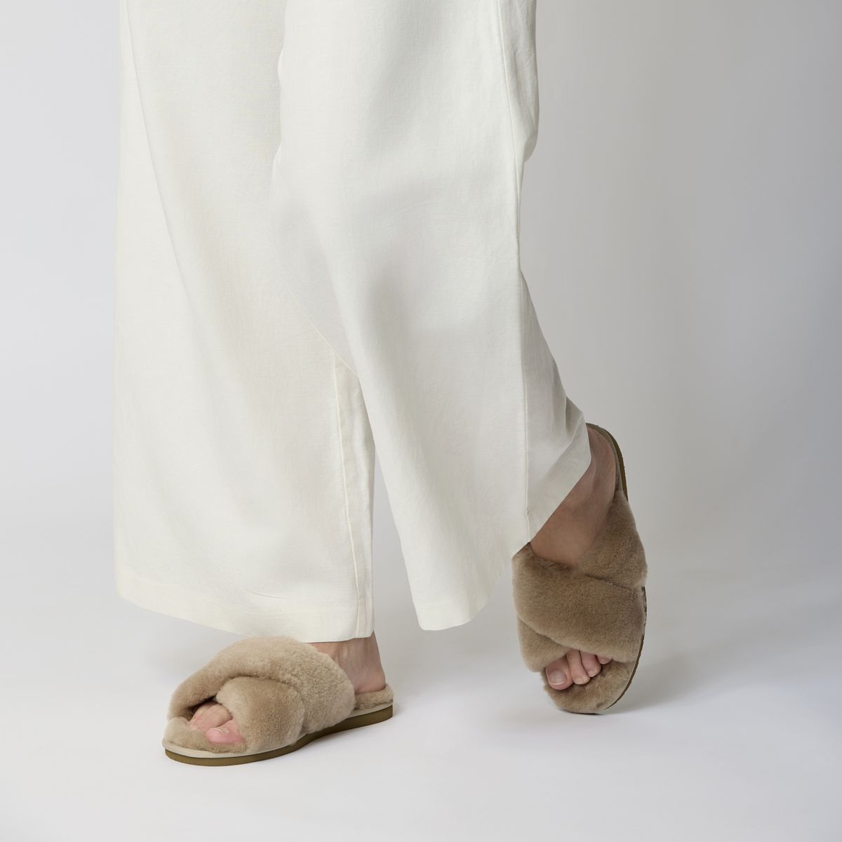 Slippers Cross | Lammwolle Dunkelgrau