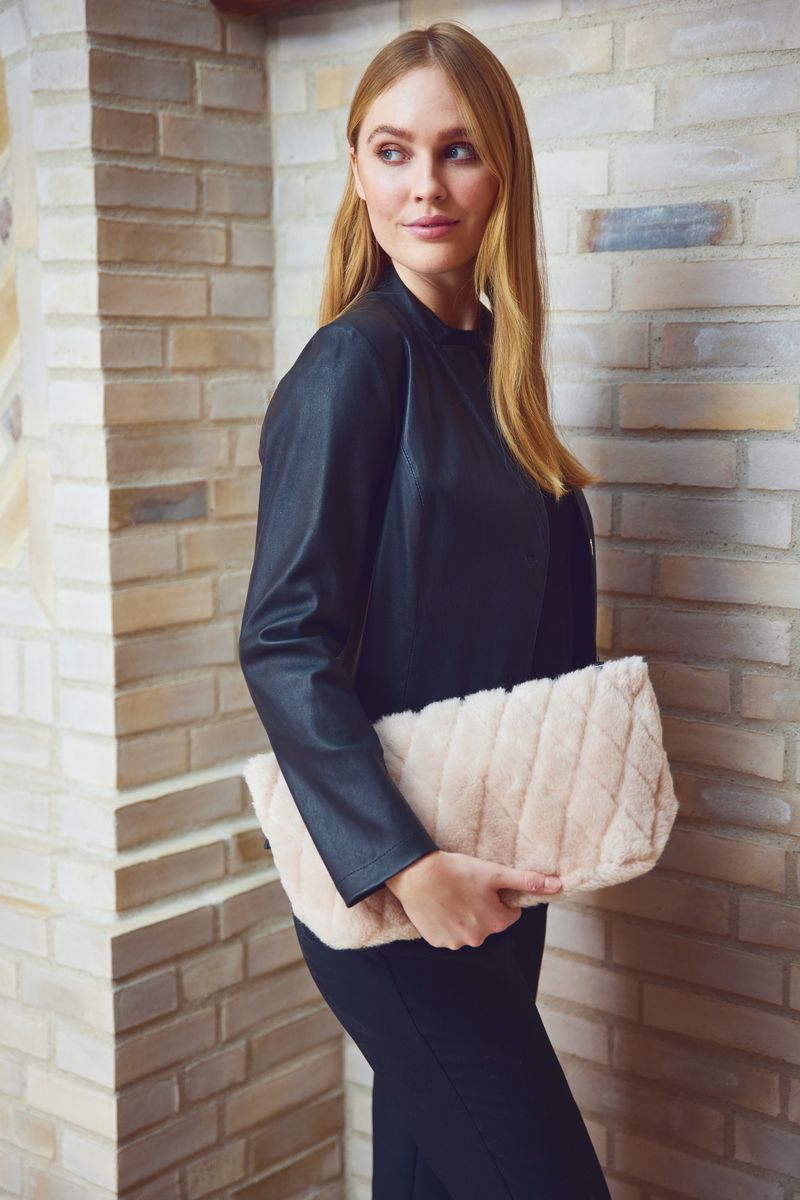 Hannah Clutch | Lammwolle Beige