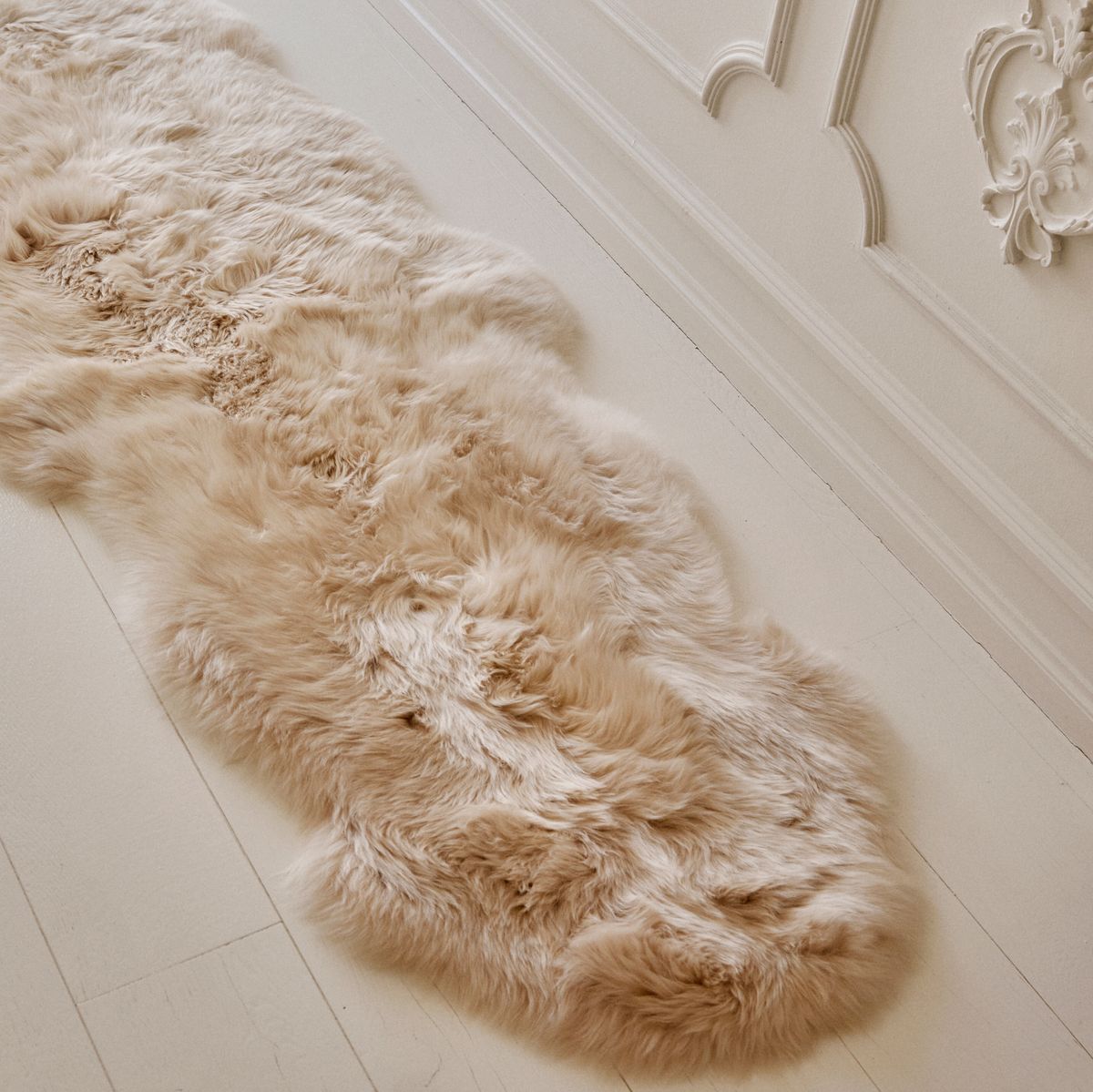 Lammfell Designerteppich | Langhaar | Neuseeland | 180x60 cm Aubergine