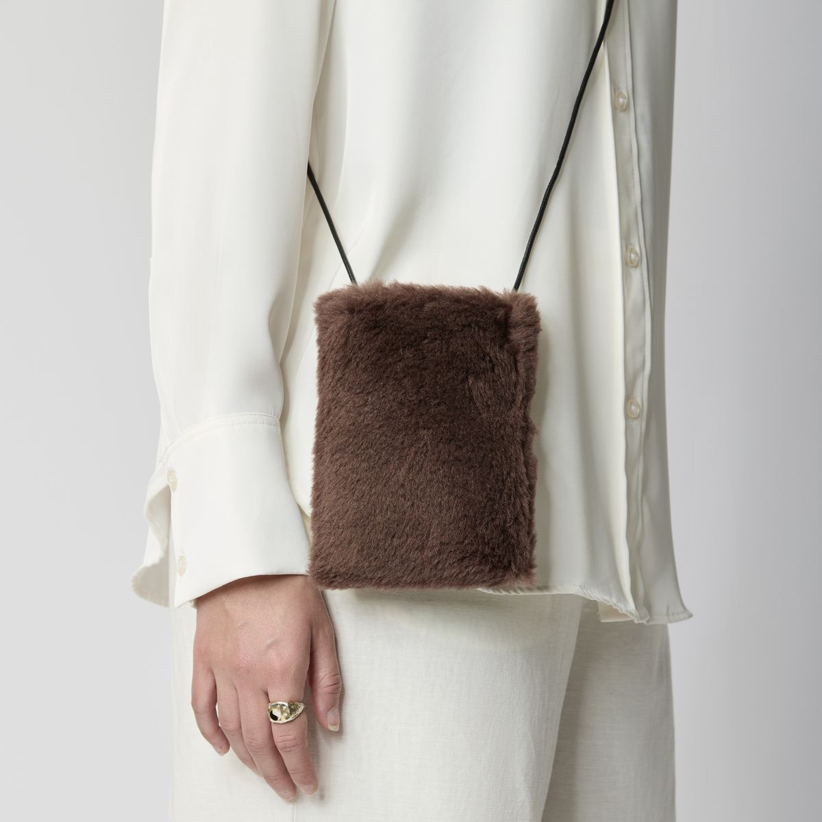 Gwen Handytasche | Lammfell Beige