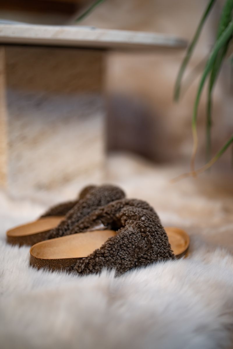 Lilly Cross Slippers | Lammwolle, Kork